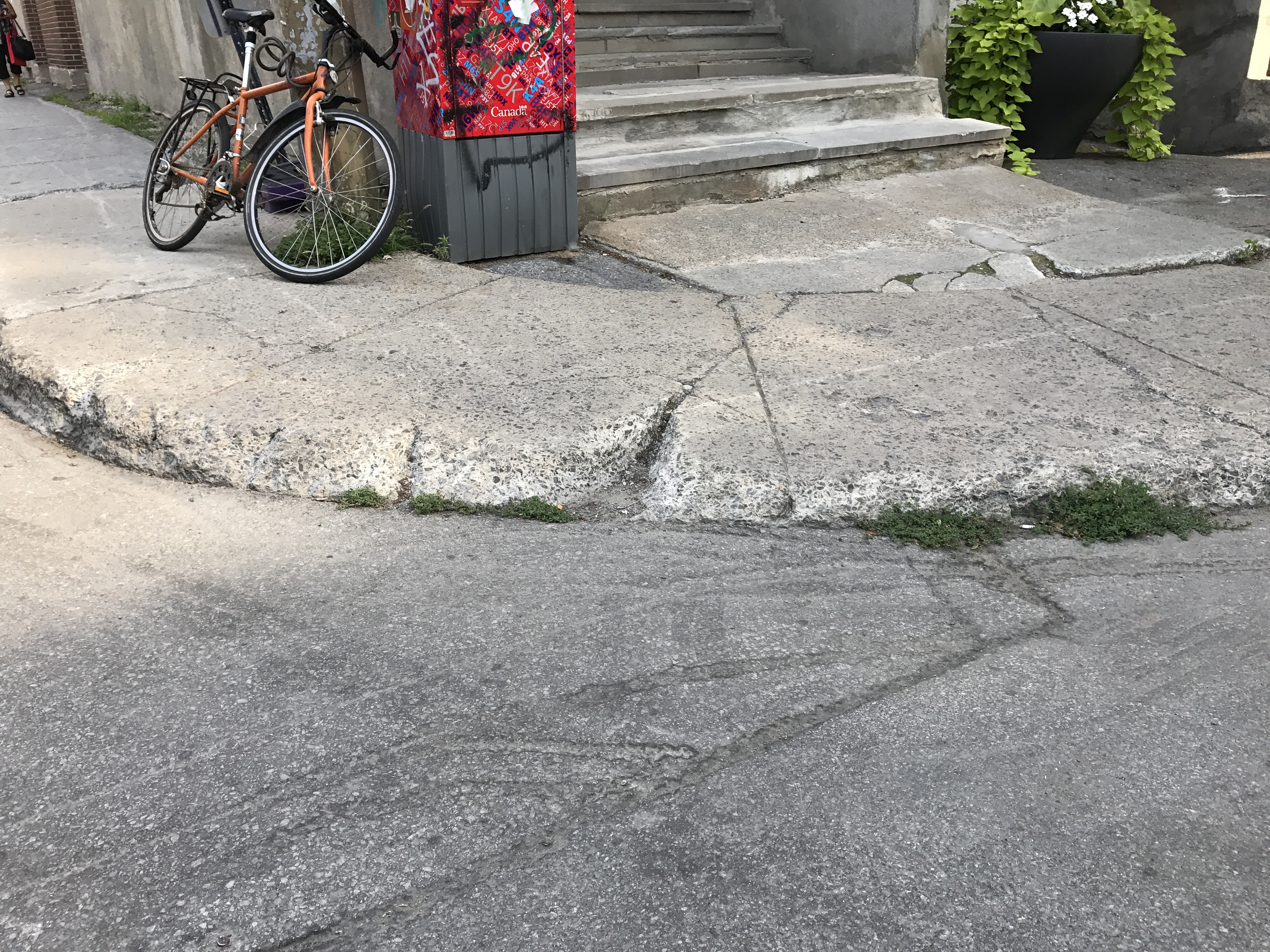 Corner without curb cut